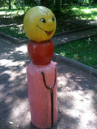 Колобок сидит на горшке