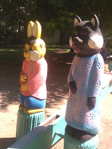 Волк и заяц держатся за пенис